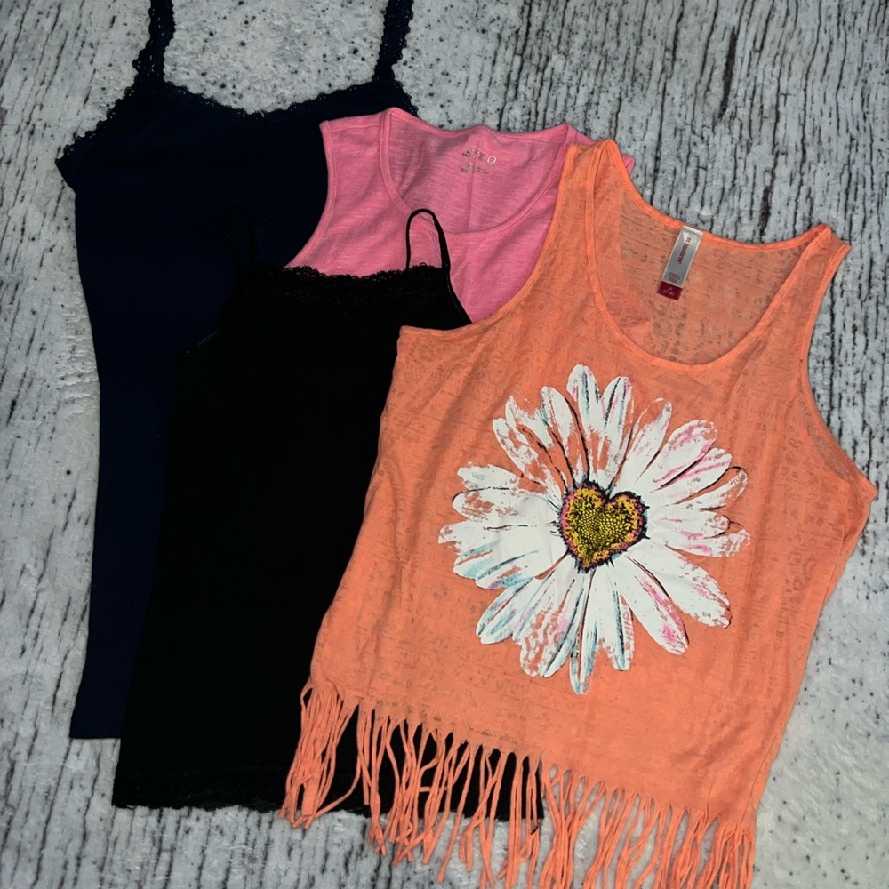Bundle of 4 Sleeveless Tops Girl’s Size Medium